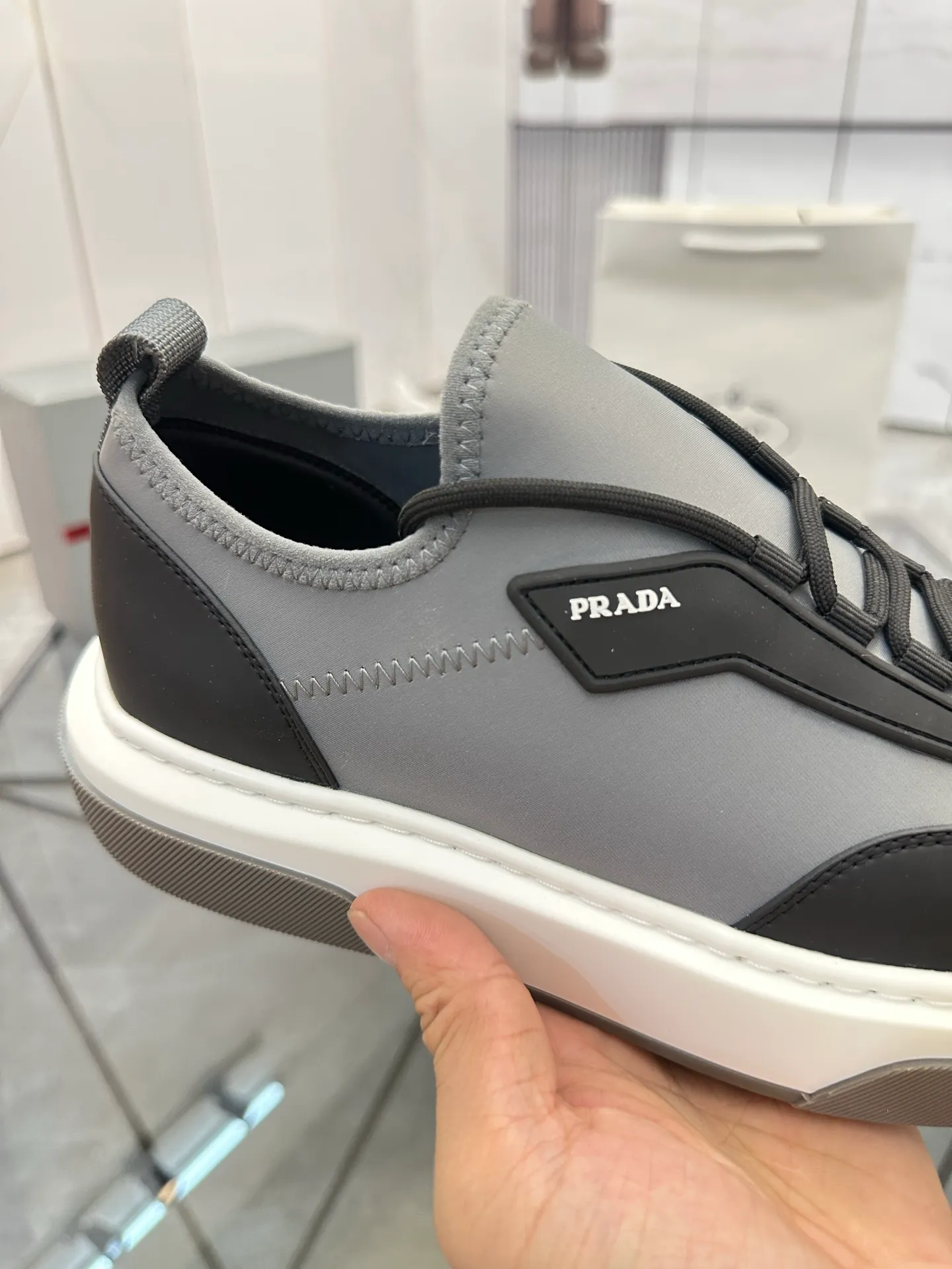 Men's shoes for sale 💰: 💰P600¥ High-end top quality Product trademark: Prada *"Prada*" low-top casual shoes Regular size: 38-45 (can be customized to 46) Product materials: Upper imported glue splicing original material, breathable lining, cowhide foot pads, original outsole. Number: 832